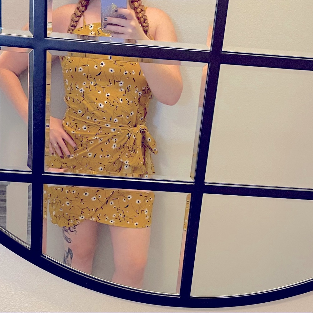 Yellow floral dress 🌸